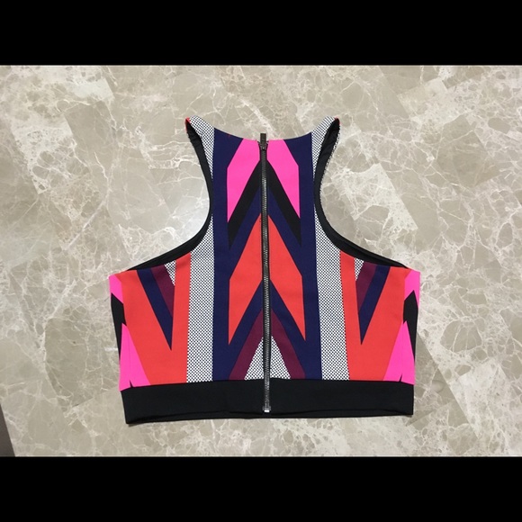 Express sleeveless crop top - Picture 2 of 3